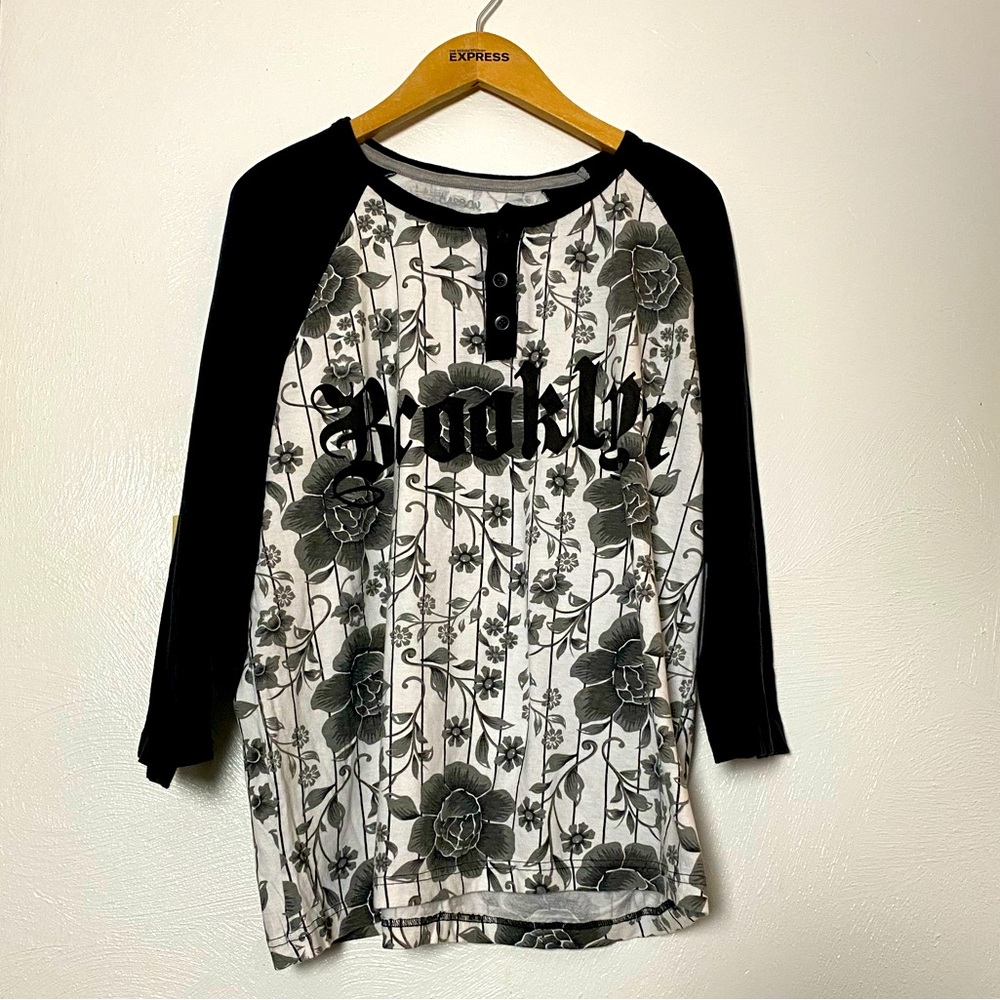 Unisex long sleeve shirt in excellent condition size medium